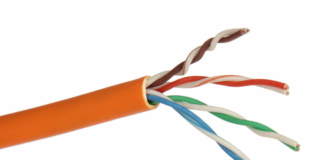 Gli standard e le varianti PoE supportano i tradizionali cavi FTP/UDP a partire dalla categoria 5/5e. Le norme 802.3af e 802.3at (tipo 1 - max 13 watt) si “accontentano” anche dei cavi Cat.3